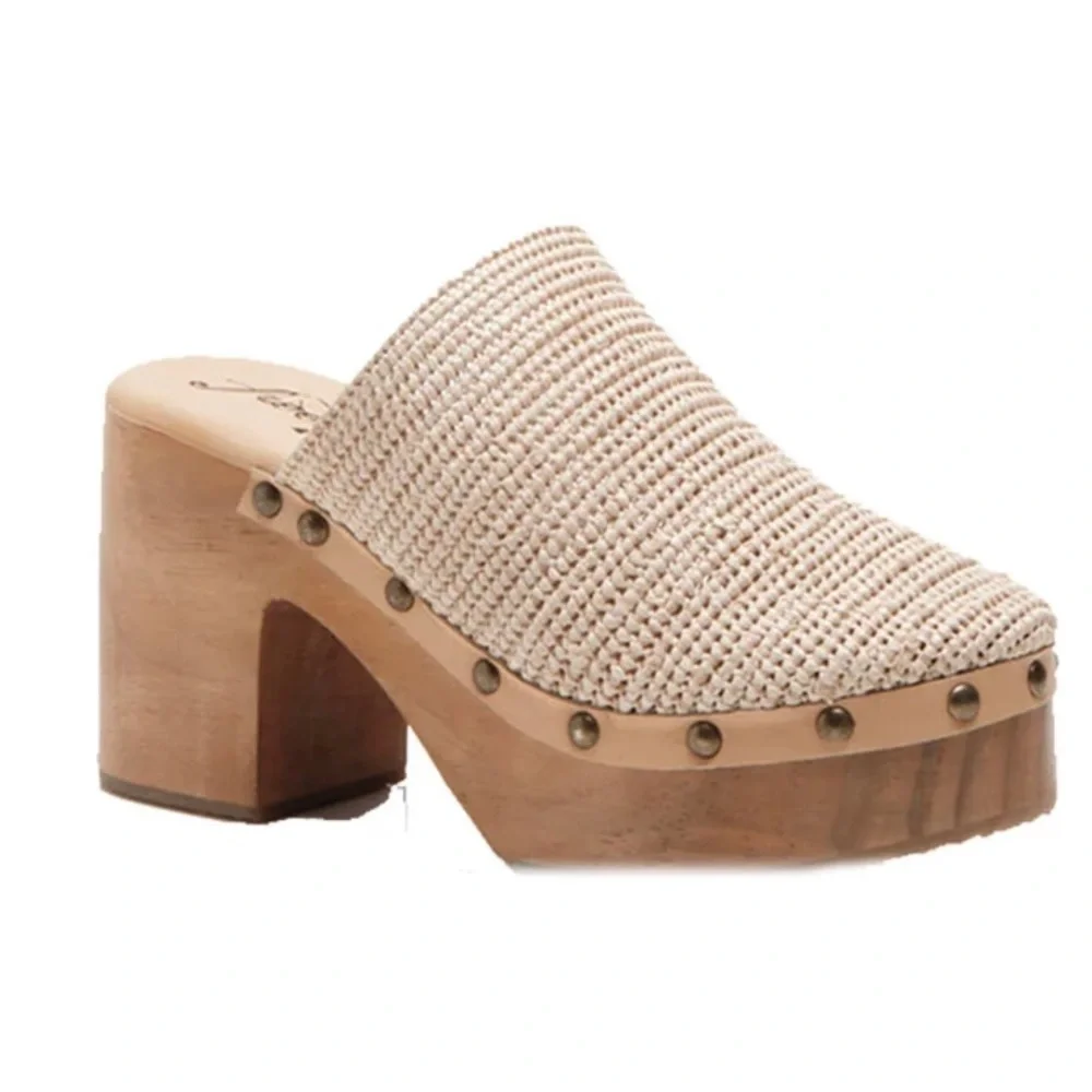 Nwt Free People Claudia Crochet Beige Raffia Leather Studded Clogs